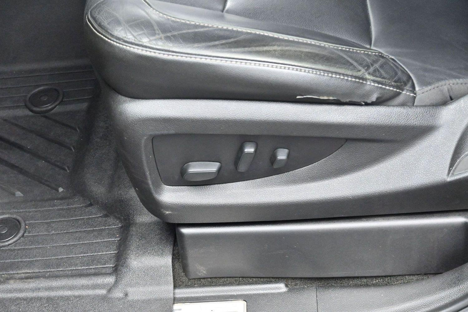Used 2018 TUNGSTEN METALLIC Chevrolet LT image 17