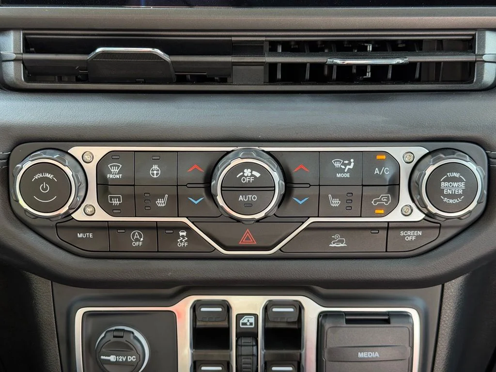 Used 2025 White Jeep Sahara image 12
