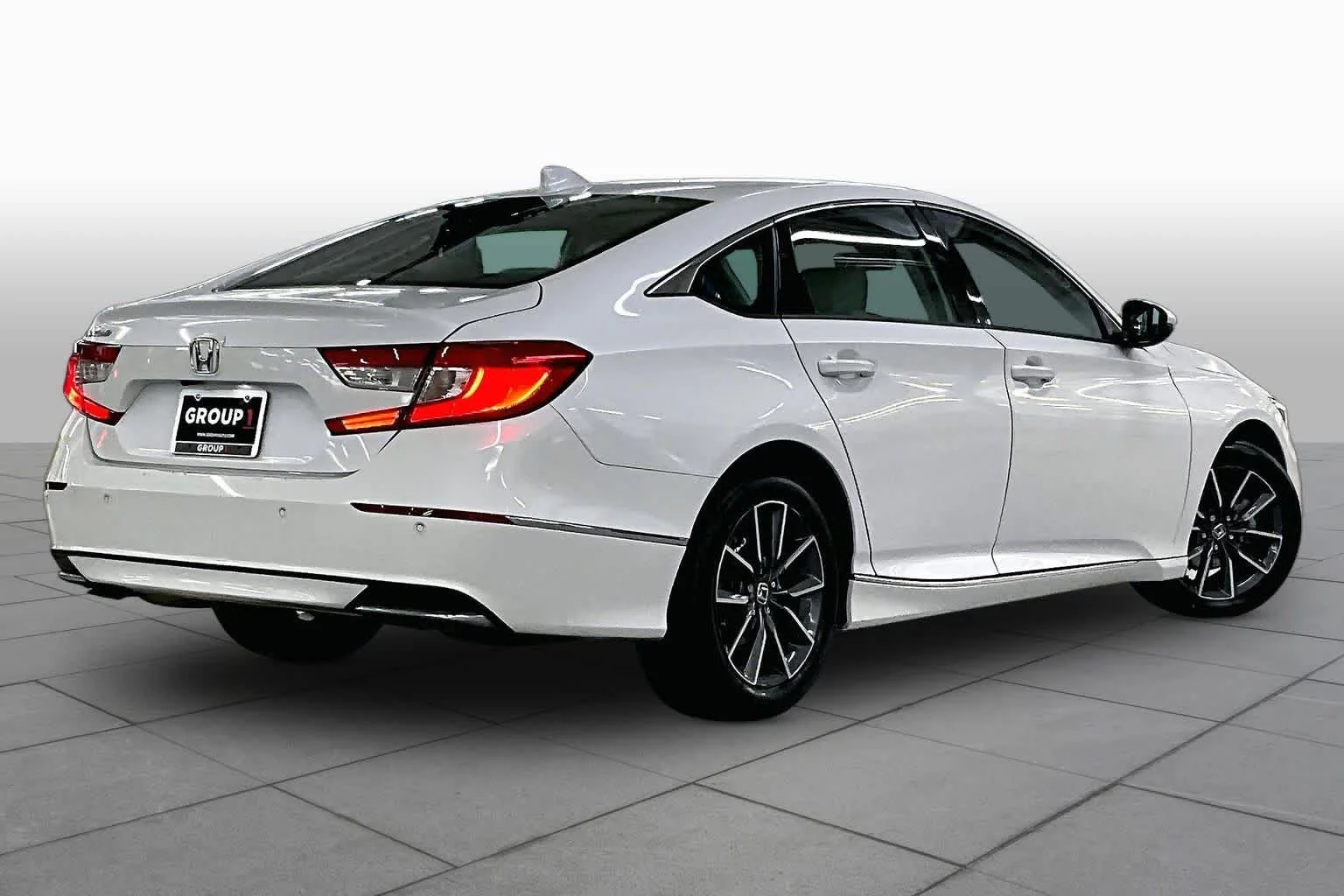 Used 2022 Platinum White Pearl Honda EX-L image 12