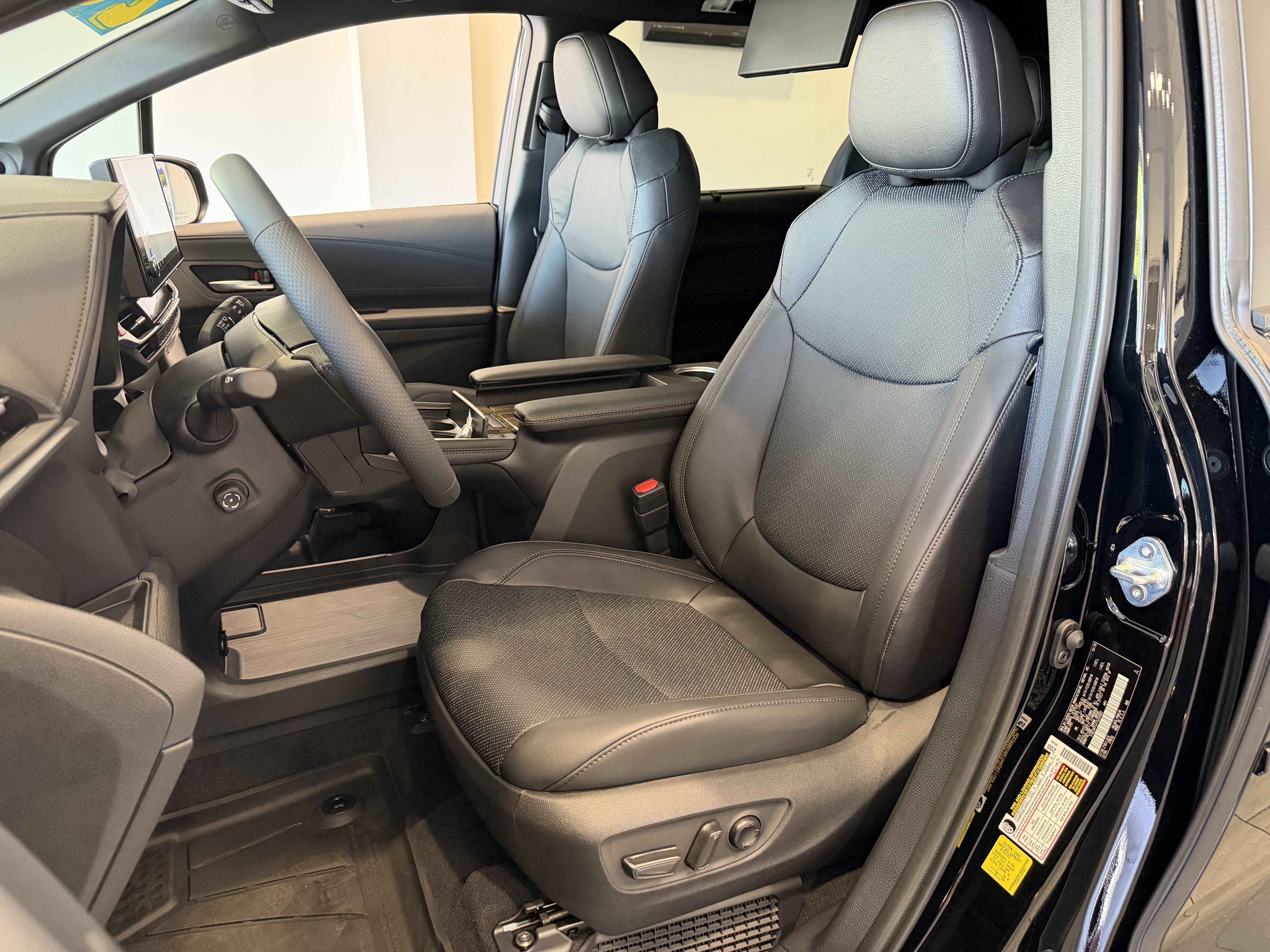 2026 Toyota Sienna Platinum - Photo 55