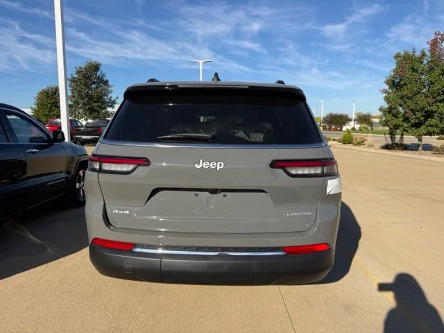New 2027 Gray Jeep Laredo X image 16