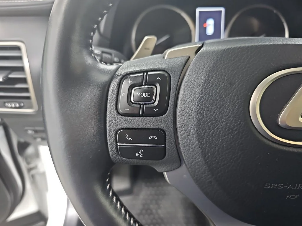 Used 2019 White Lexus 300h image 19