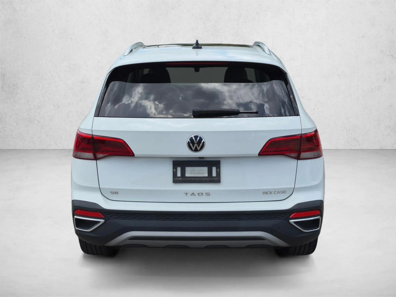 Used 2023 White Volkswagen SE image 6