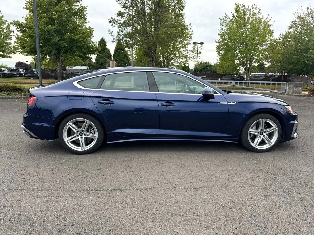 Used 2022 Navarra Blue Metallic Audi Prestige One-Owner image 8