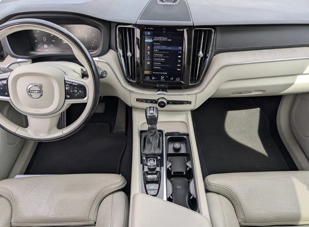 Used 2018 Green Volvo T6 Inscription image 7