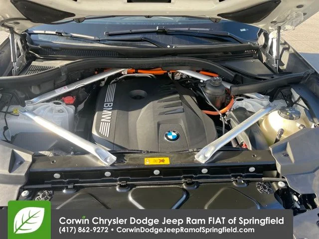 Used 2025 White BMW xDrive50e image 29
