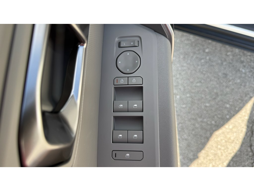 New 2027 Snow White Pearl Kia LX image 23