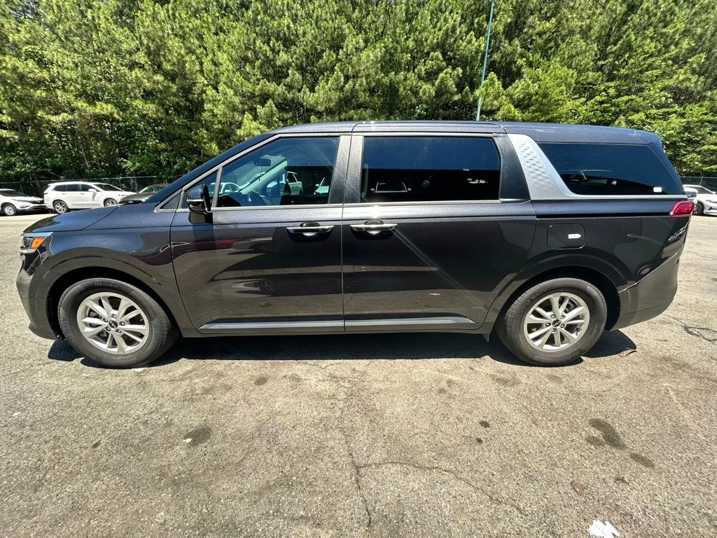 Used 2024 Black Kia LX image 4