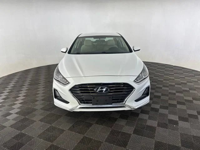 Used 2019 White Hyundai SE image 2