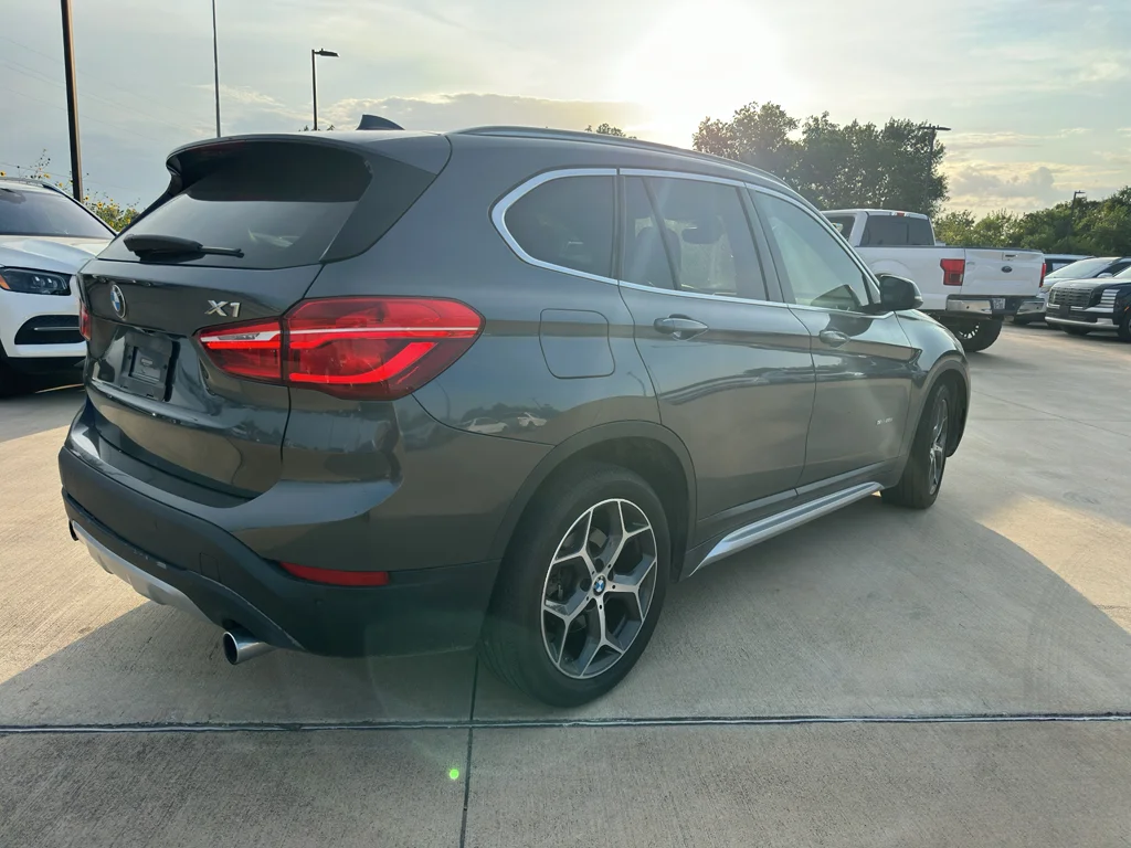 Used 2017 Mineral Gray Metallic BMW sDrive28i image 6