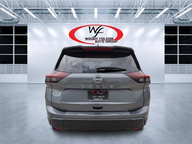 Used 2025 Gray Nissan SV image 4