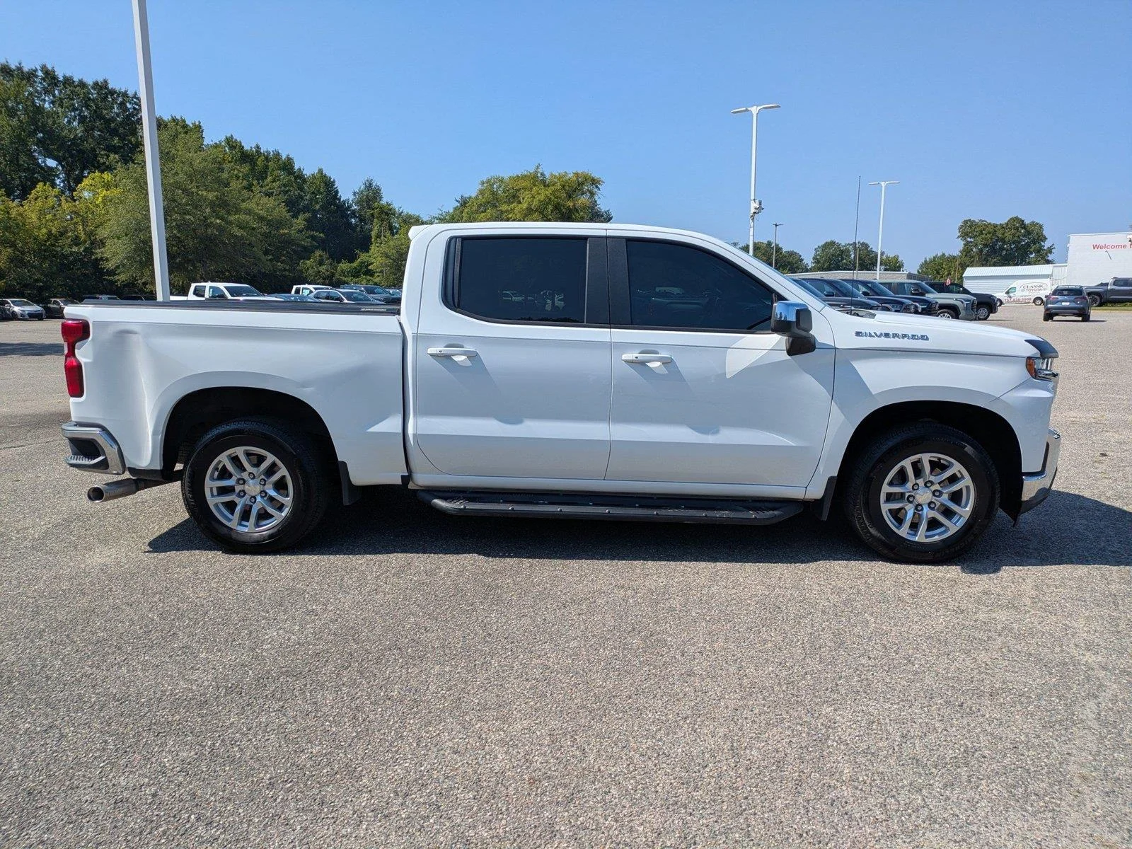 Used 2019 Summit White Chevrolet LT image 3