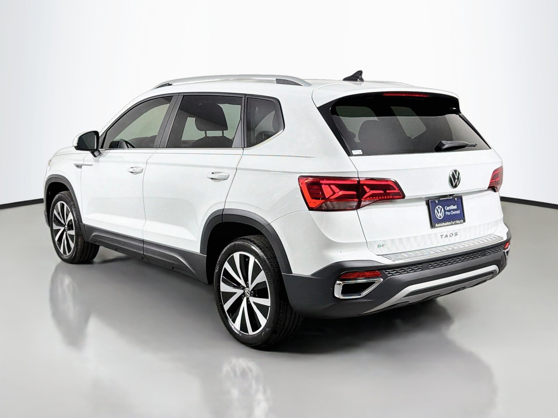Certified Used 2023 White Volkswagen 1.5T SE image 7