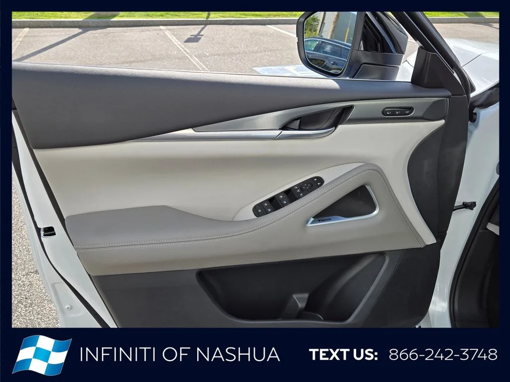 New 2027 RADIANT WHITE INFINITI Luxe AWD image 8