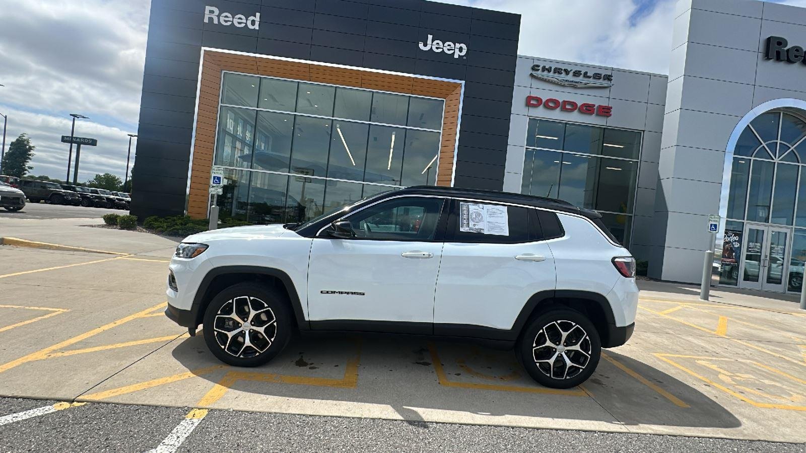 Used 2024 Jeep Compass Limited with VIN 3C4NJDCN3RT171326 for sale in Kansas City