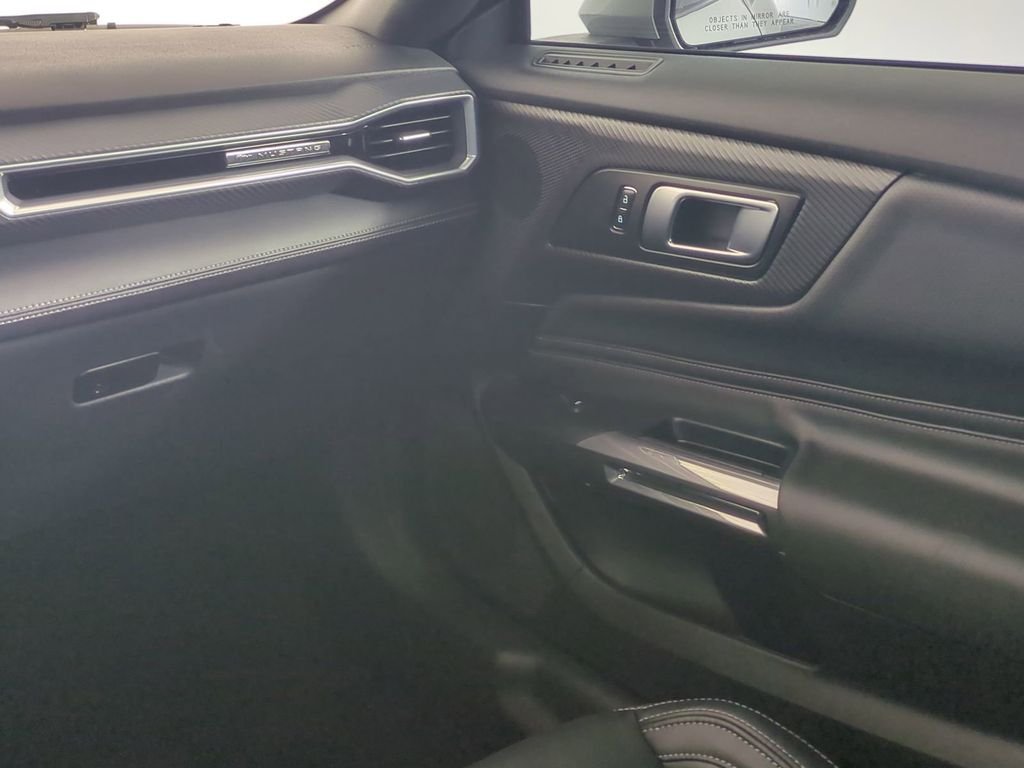 2025 Ford Mustang EcoBoost Premium - Photo 17