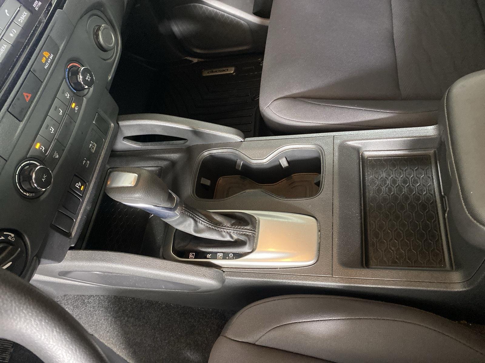 Used 2022 Glacier White Nissan S image 20