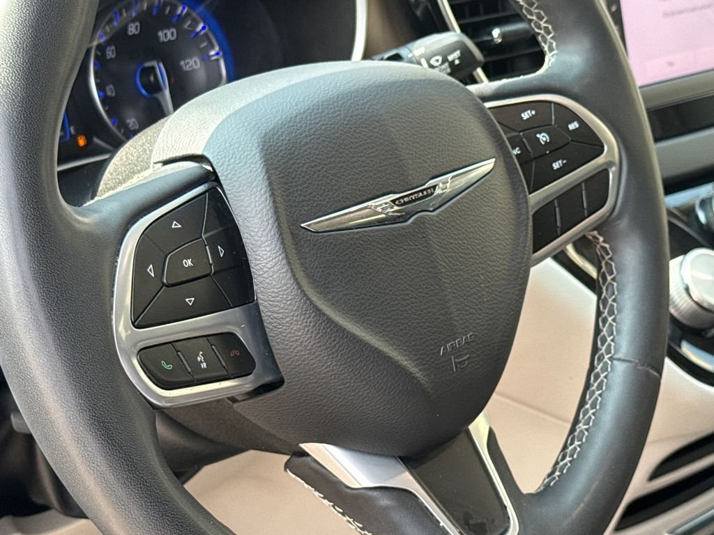 Used 2022 White Chrysler LX image 29