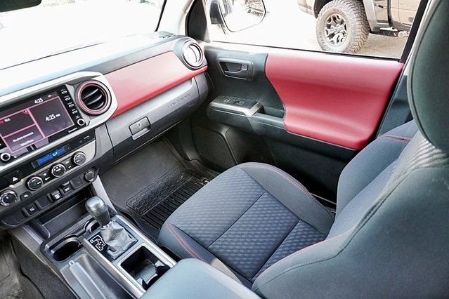 Used 2022 White Toyota SR5 image 19