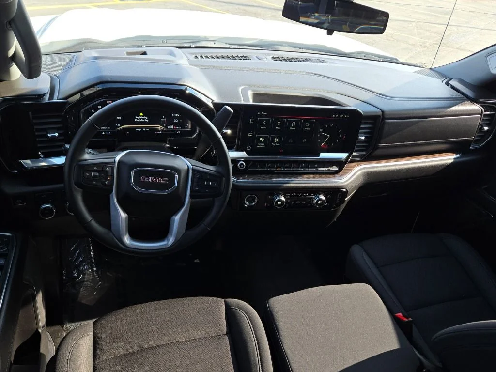 Used 2024 White GMC Elevation image 18