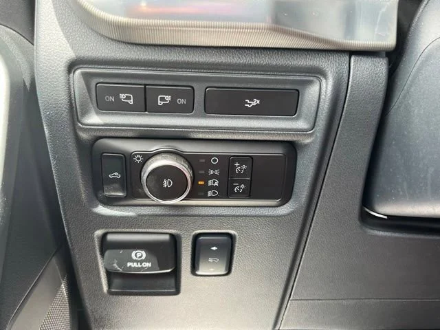Used 2024 White Ford LARIAT image 37