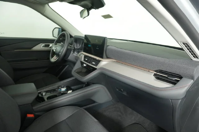 New 2026 Space White Metallic Ford Active image 31