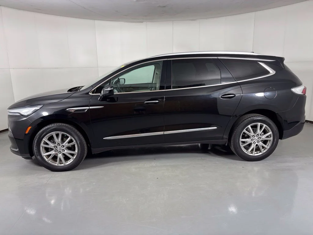 Used 2023 Black Buick Essence image 5
