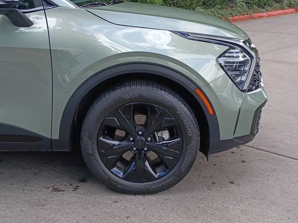 Certified Used 2025 Jungle Green Kia X-Line image 2