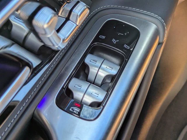 Used 2022  Mercedes-Benz SL 55 AMG® image 22