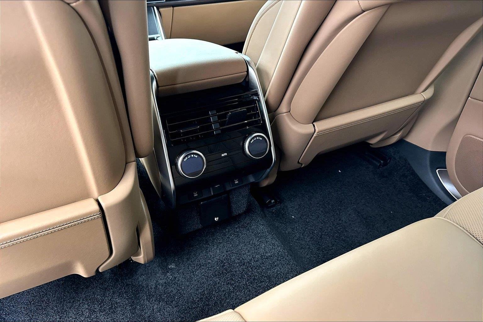 New 2026  Land Rover SE image 13