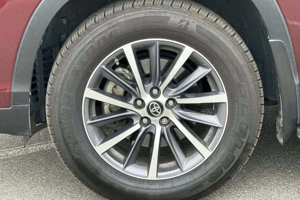 Used 2019 Ooh La La Rouge Mica Toyota XLE image 38