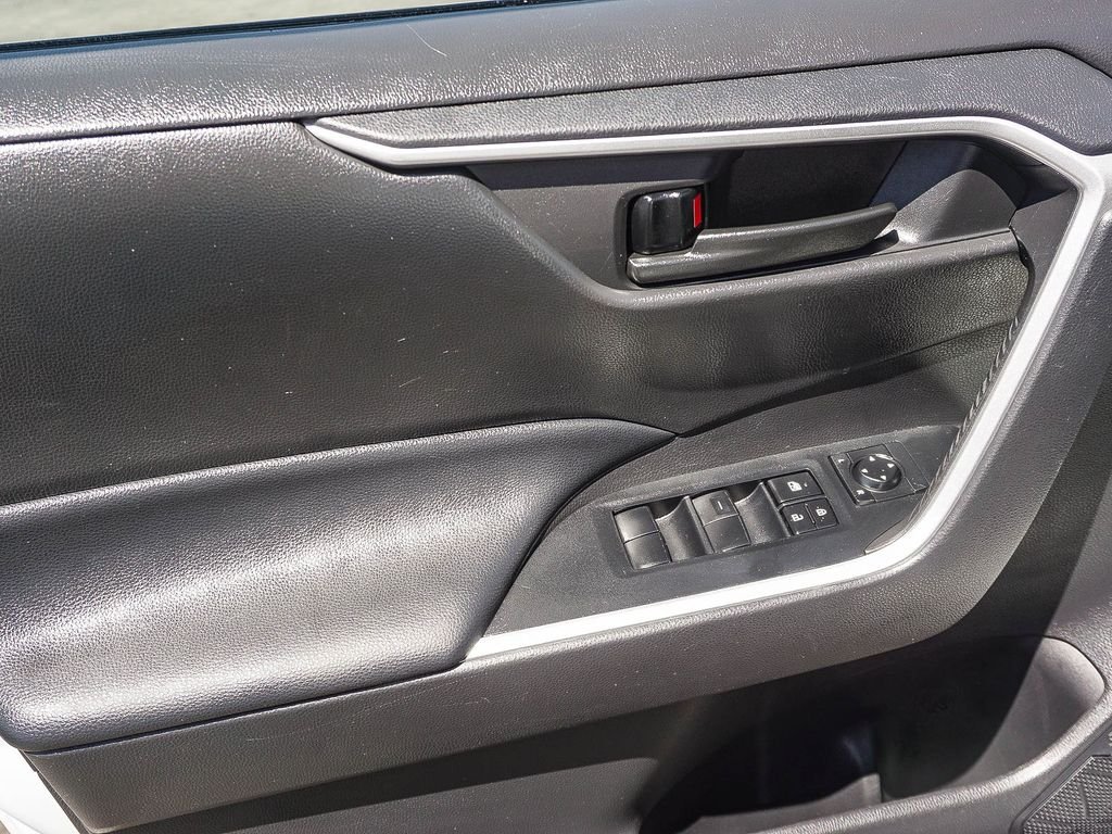 Used 2021 White Toyota LE image 19
