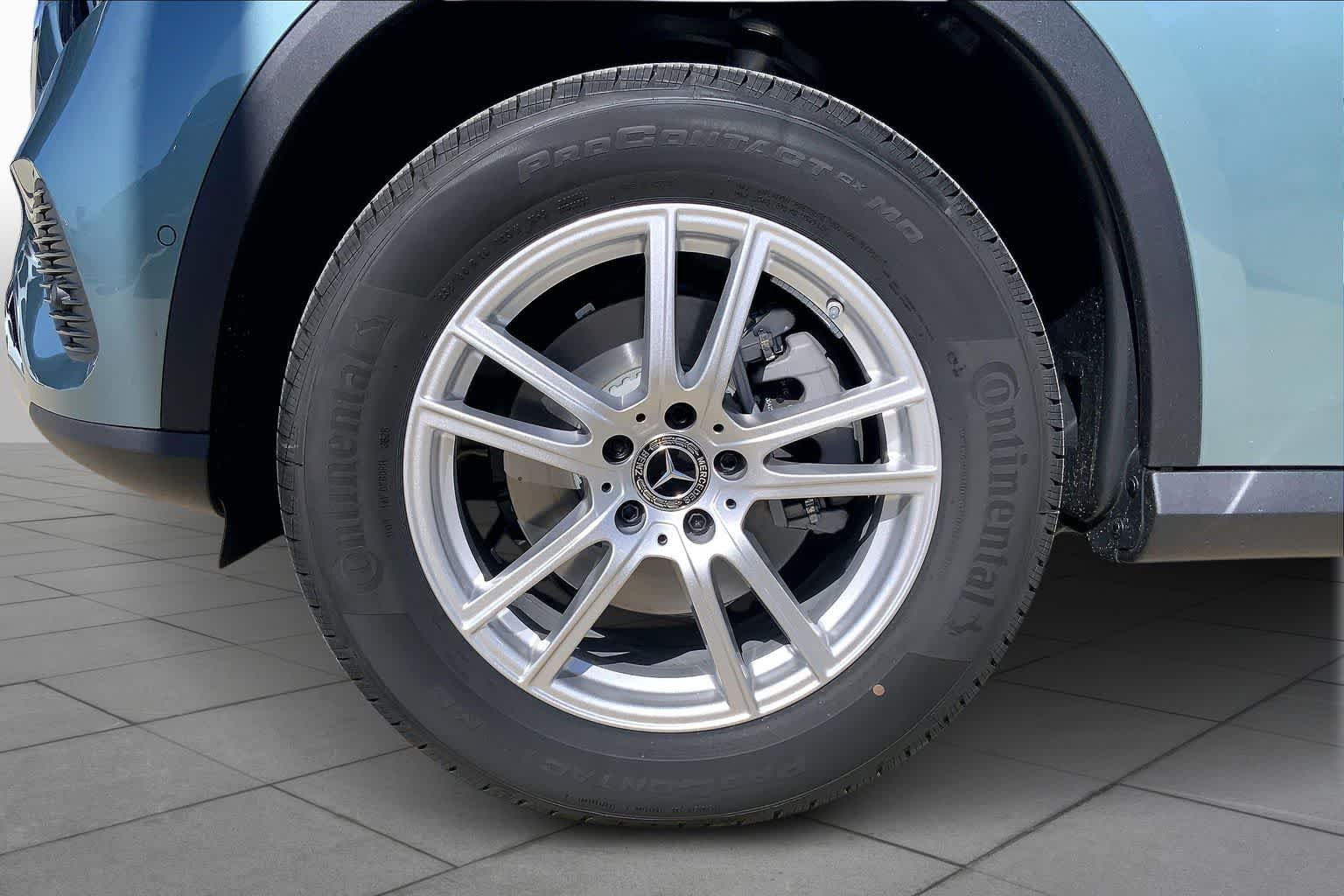 New 2026 Verde Silver Metallic Mercedes-Benz GLC 300 image 11