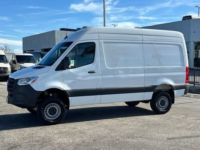 New 2026 Arctic White Mercedes-Benz Cargo 144 WB image 39