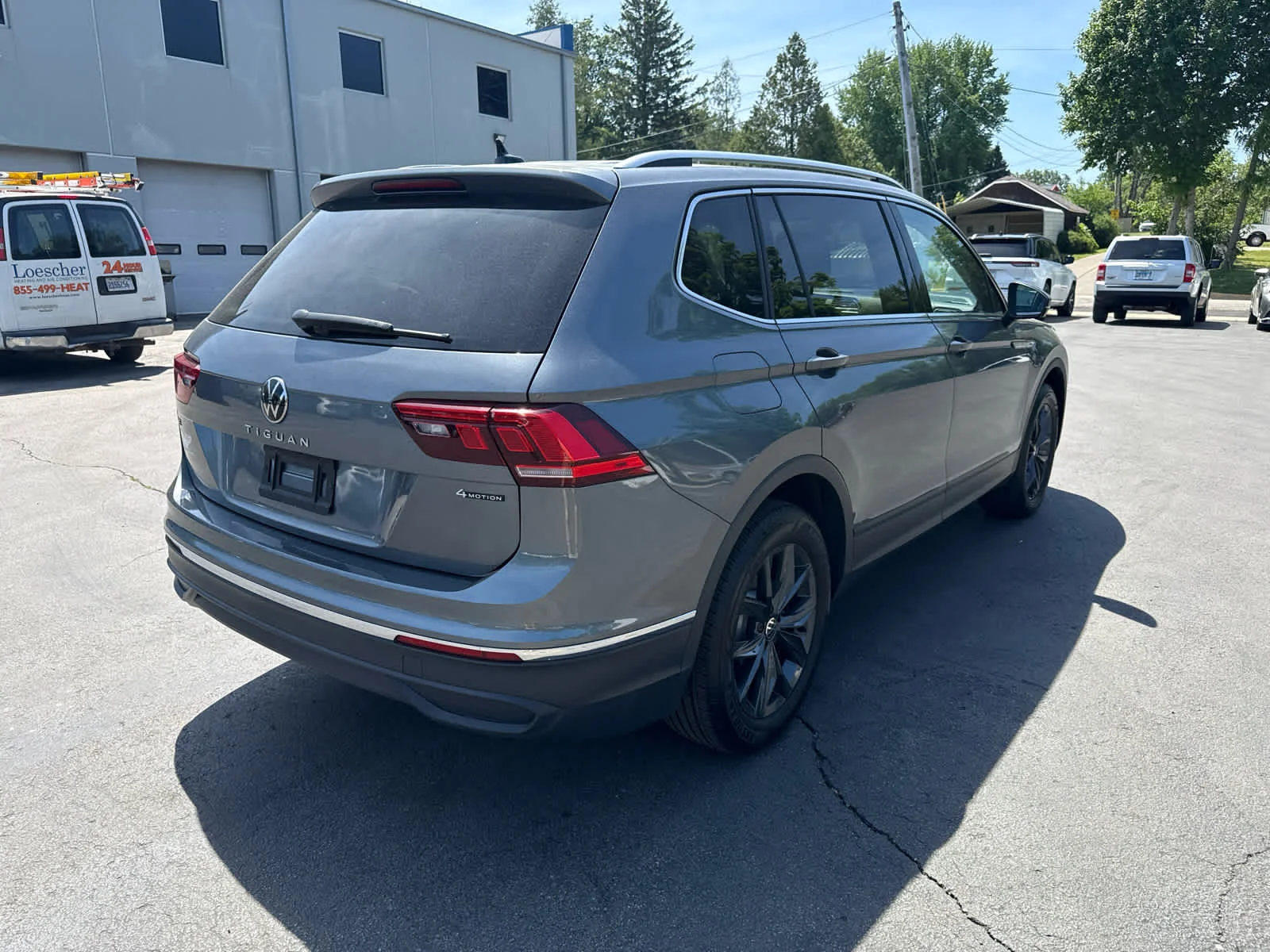 Used 2024 Platinum Gray Metallic Volkswagen SE image 4