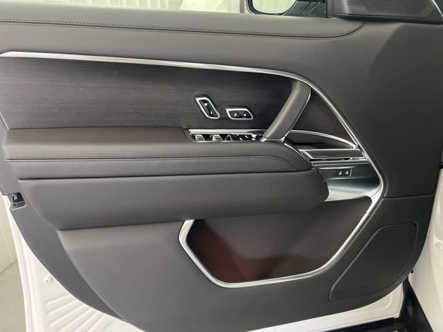 Certified Used 2025 Fuji White Land Rover SE image 8