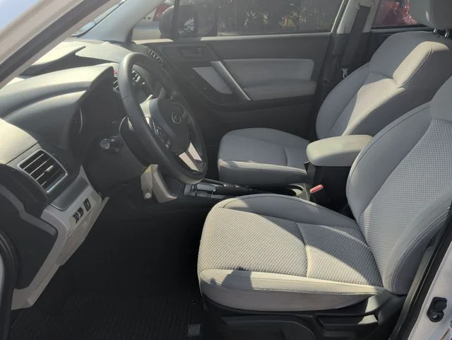 Used 2018 White Subaru 2.5i image 19