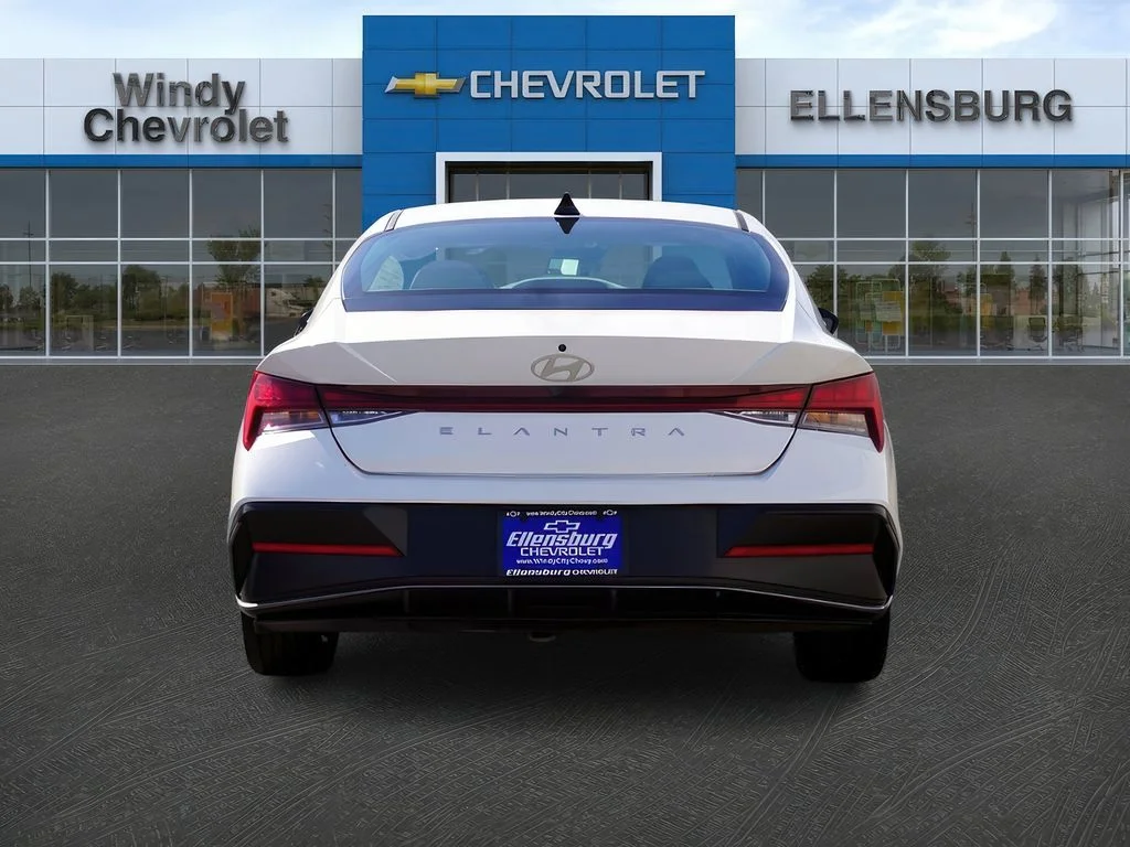 2025 Hyundai Elantra SEL - Photo 6