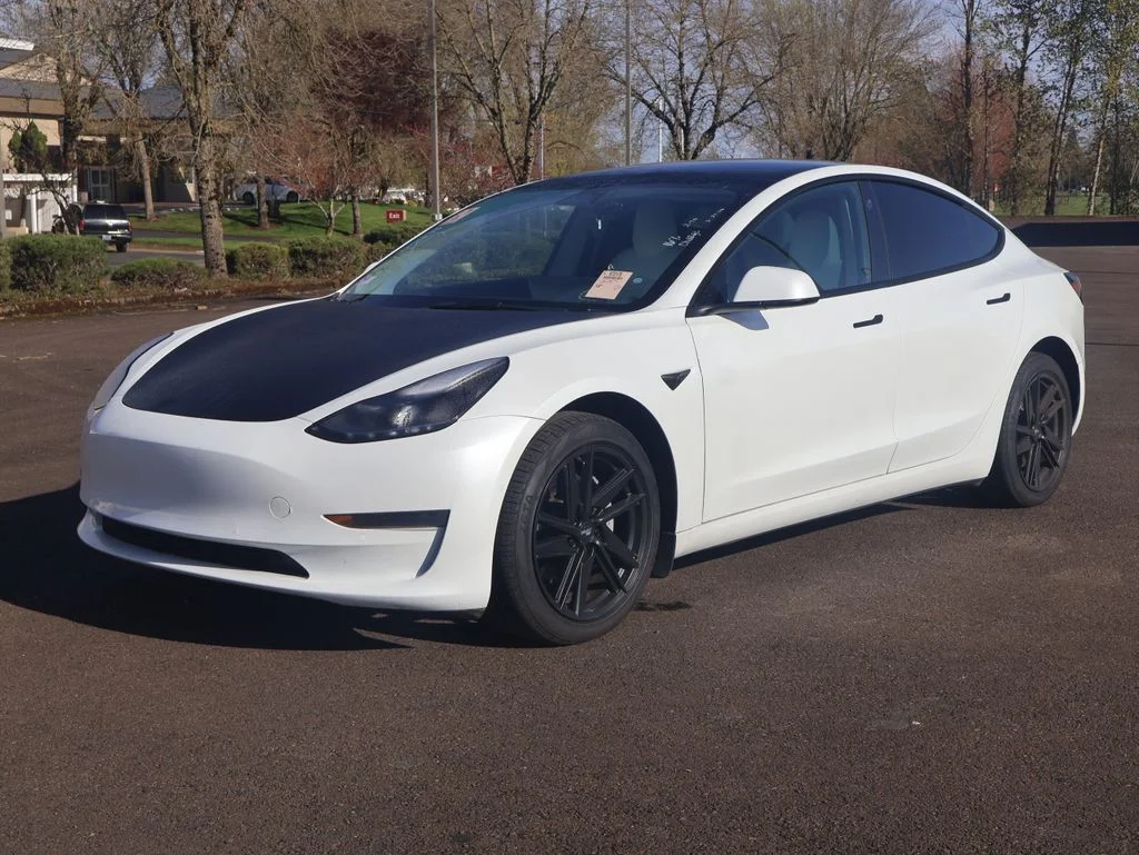 2022 Tesla Model 3 Standard Range Plus's photo
