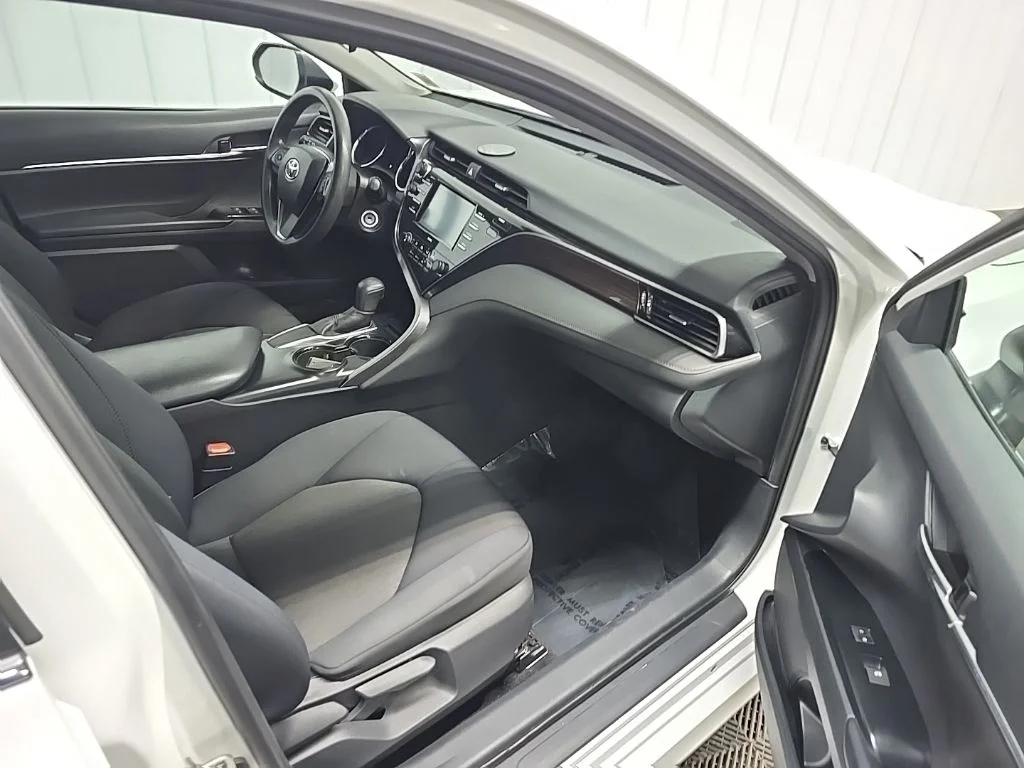 Used 2020 White Toyota LE image 15