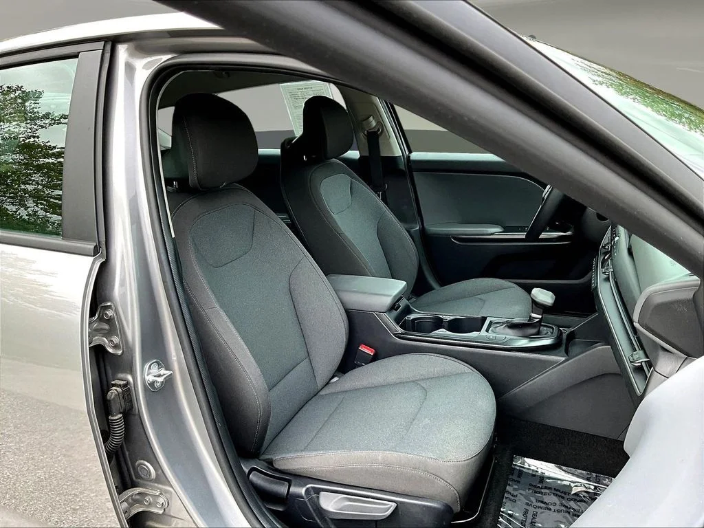 2025 Kia K4 LXS - Photo 29