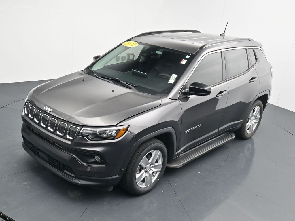 Used 2022 Gray Jeep Latitude image 27