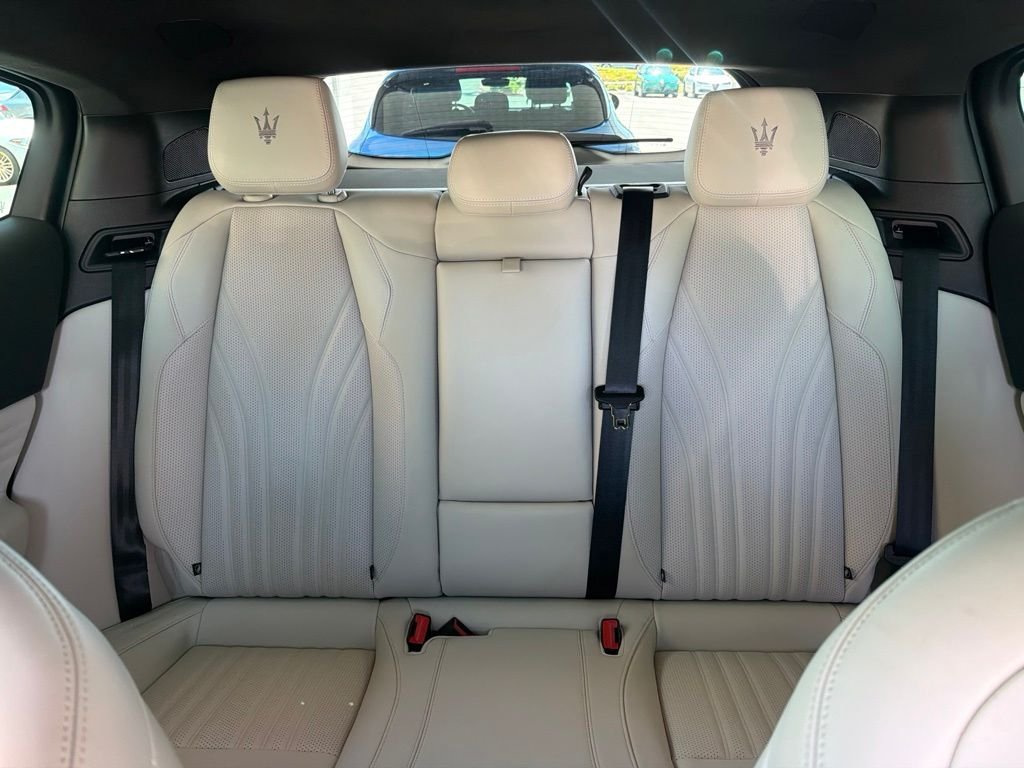 Certified Used 2023 Grigio Cangiante Tri-Coat Maserati Modena image 21