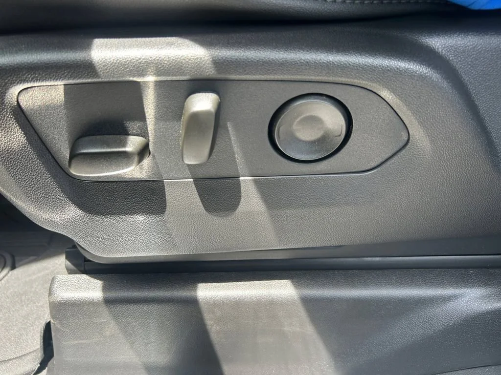 New 2026 Sterling Metallic GMC SLT image 33