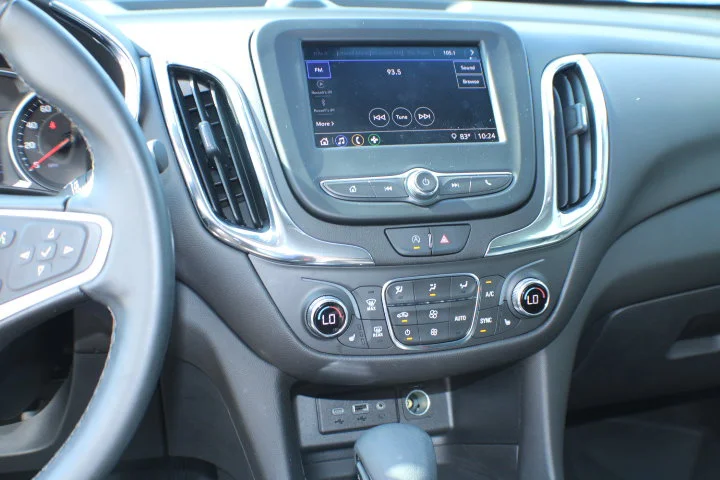 Used 2023 SUMMIT WHITE Chevrolet LT image 9
