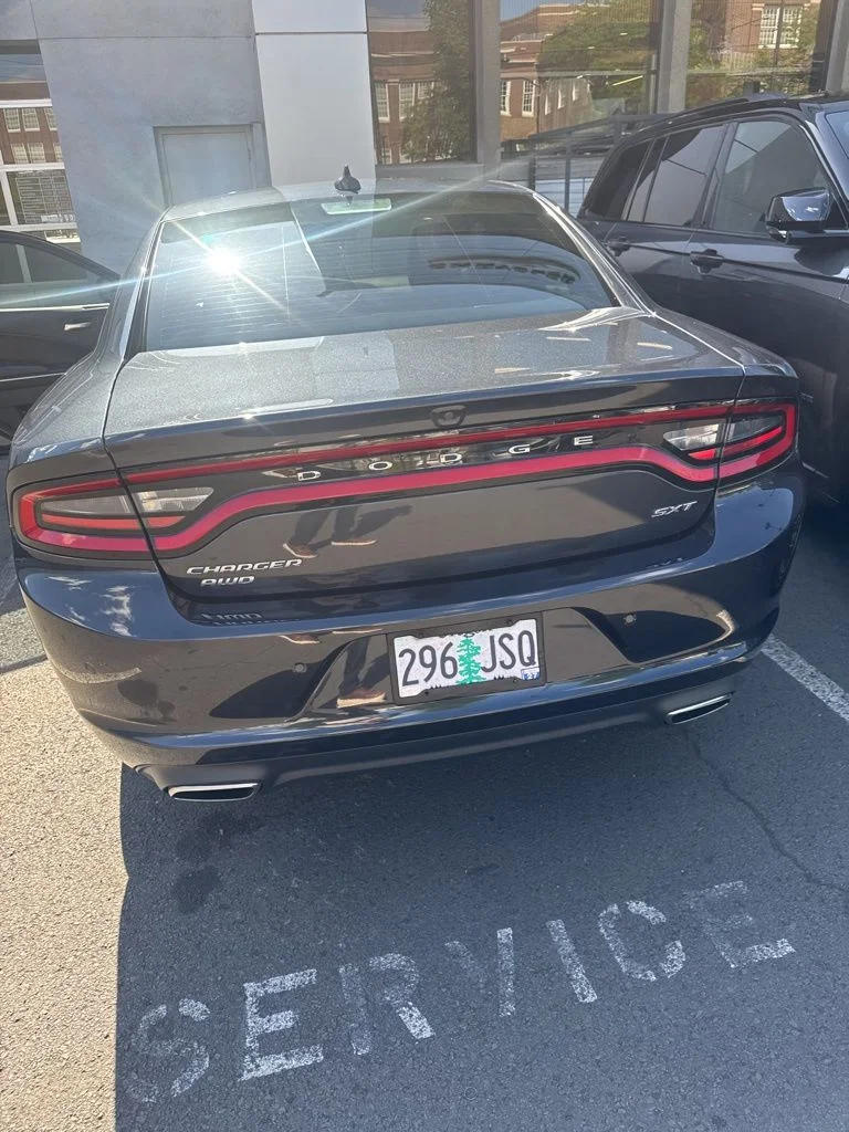 Used 2016 Gray Dodge SXT image 3