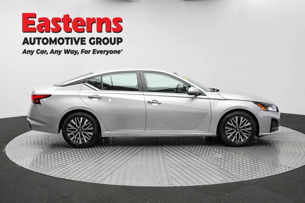 Used 2023 Silver Nissan 2.5 SV image 4