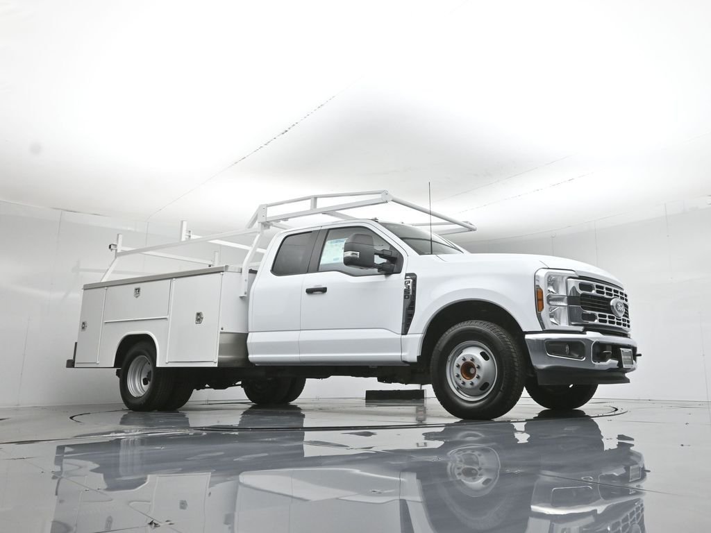 New 2026 Oxford White Ford XL image 3
