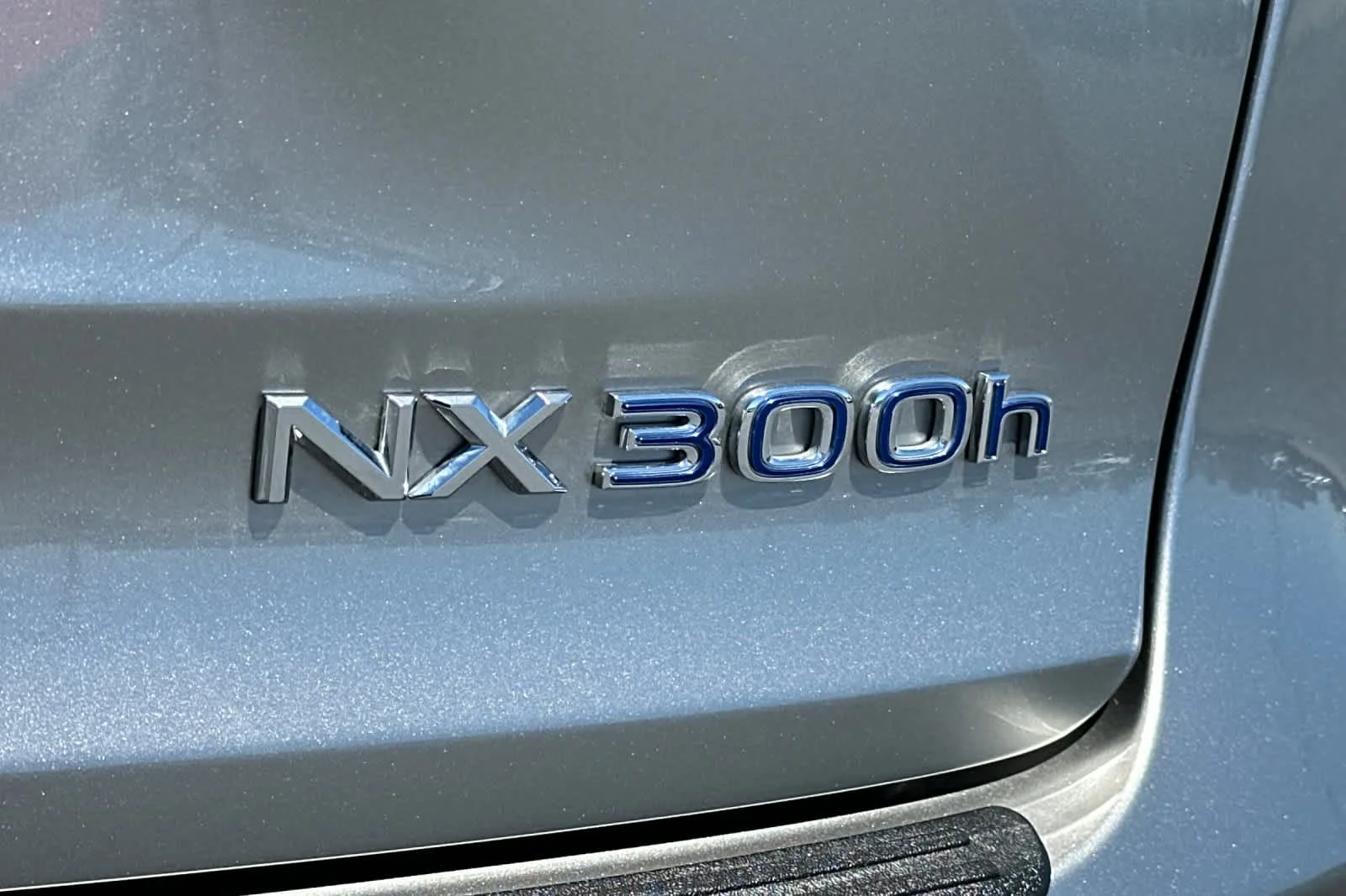 Used 2021 Atomic Silver Lexus  image 32