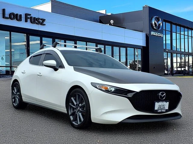 Used 2022 White Mazda Select image 1
